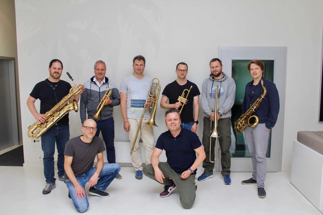 Die Brass-Crew